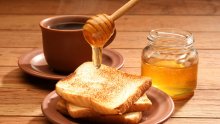 Медът ни храни от 7000 години
