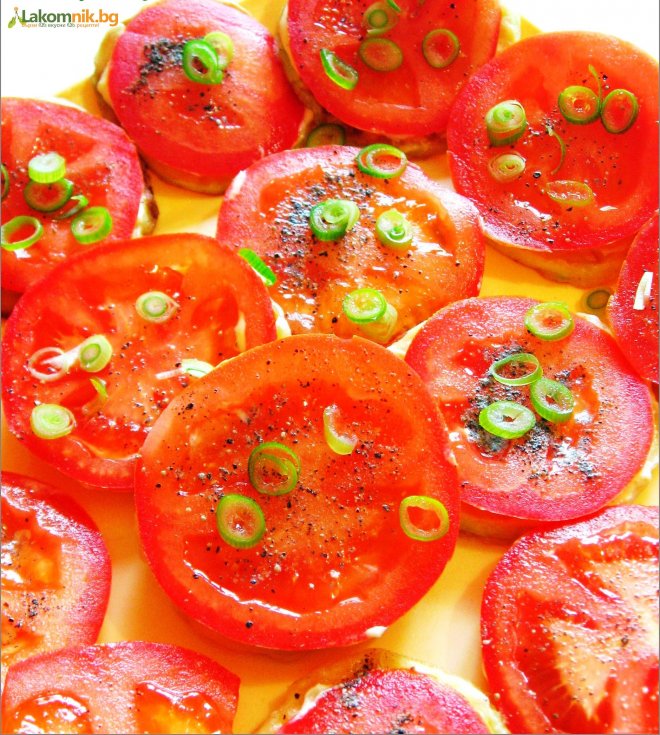 Пържени тиквички с домати