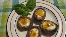 Яйца в картофи