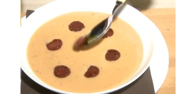 Крем супа от боб с наденица
