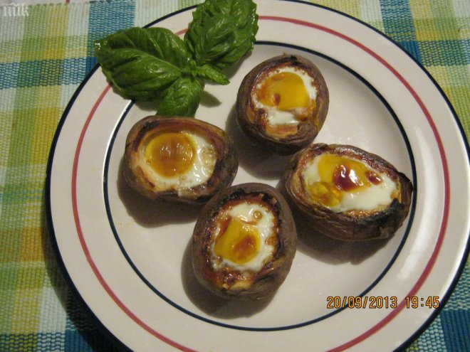 Яйца в картофи