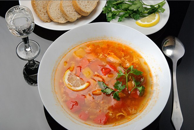 Пикантна рибена супа
