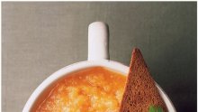 Млечна крем супа от тиква с кестени