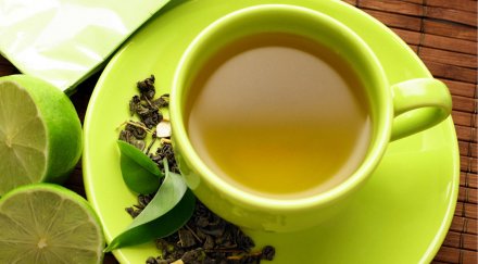 Зеленият чай е полезен с лимон