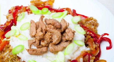 Свинско с ориз и зеленчуци в азиатски стил