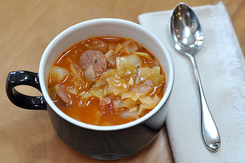 Супа с пържена наденица и чесън