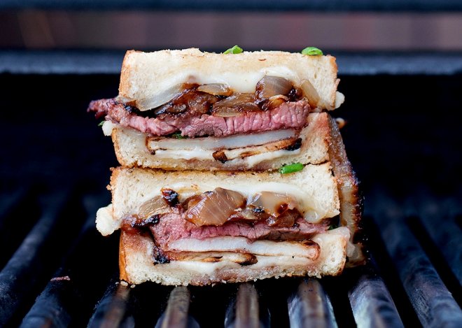 Барбекю сандвич със свинско и картофи