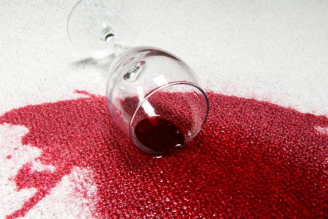 Как се премахва петно от червено вино?