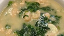 Зеленчукова супа с магданозен сос