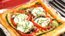 Пицa с печени зеленчуци и кашкавал