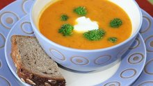 Студена морковена супа
