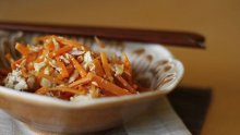 Морковена салата с риба тон

