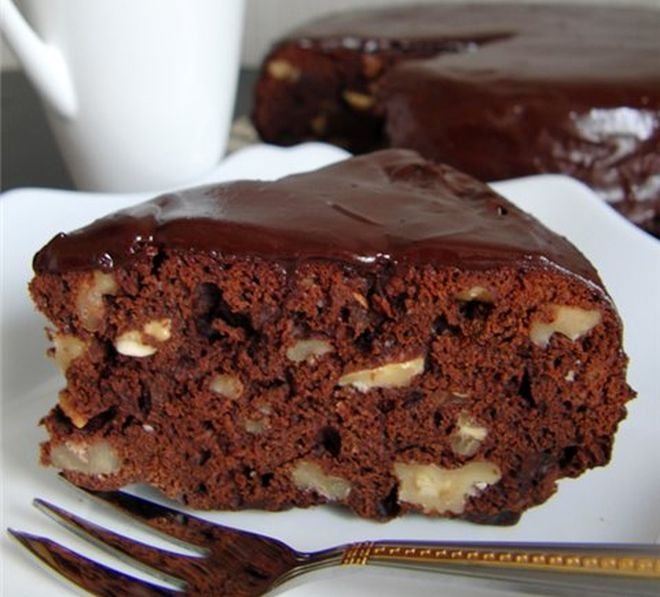 Шоколадова торта с орехи