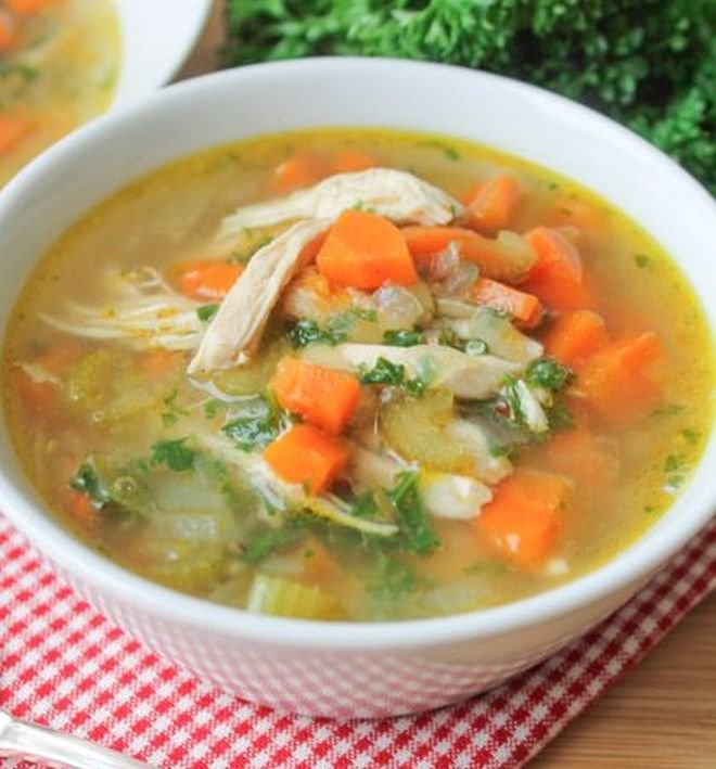 Пилешка супа с тиквички и моркови